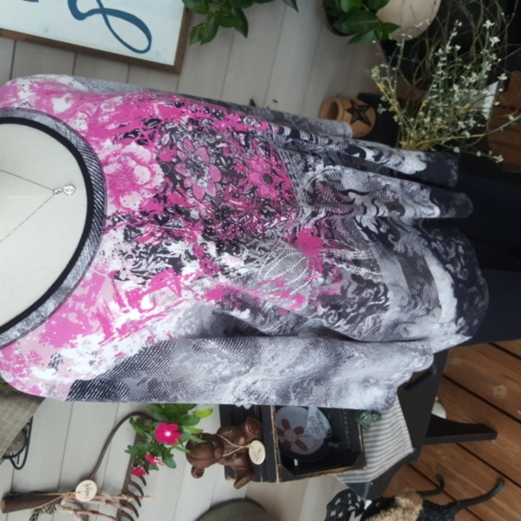 LAURA ASHLEY ♡ Gorgeous Black|Pink|White|Gray Embellished Bling Floral Top XL - Picture 9 of 17